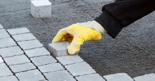 Укладка тротуарной плитки 50 на 50 в Люберцах в октябре